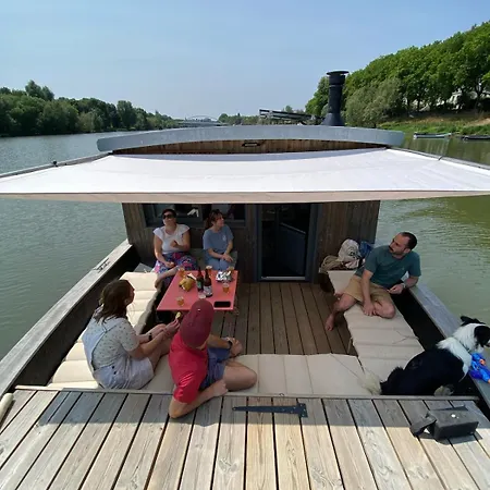 Insolite - Toue Cabanee Botel