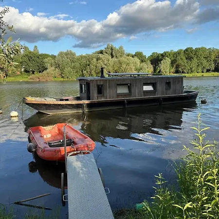 Botel Insolite - Toue Cabanee